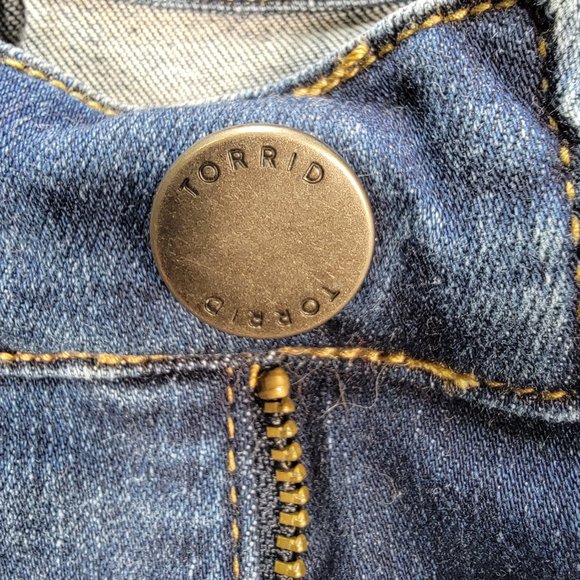 Torrid Plus Size Dark Blue Denim Stretch Mid Rise Cropped Straight Jeans - Picture 5 of 15